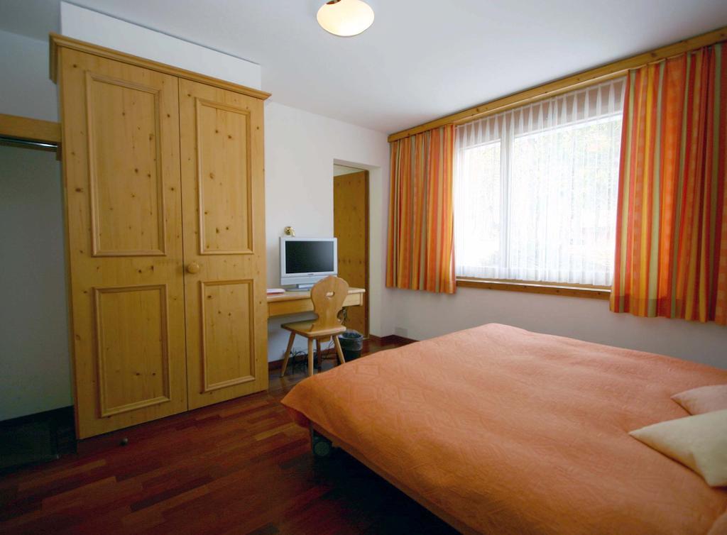 Hotel Poestli Maloja Room photo